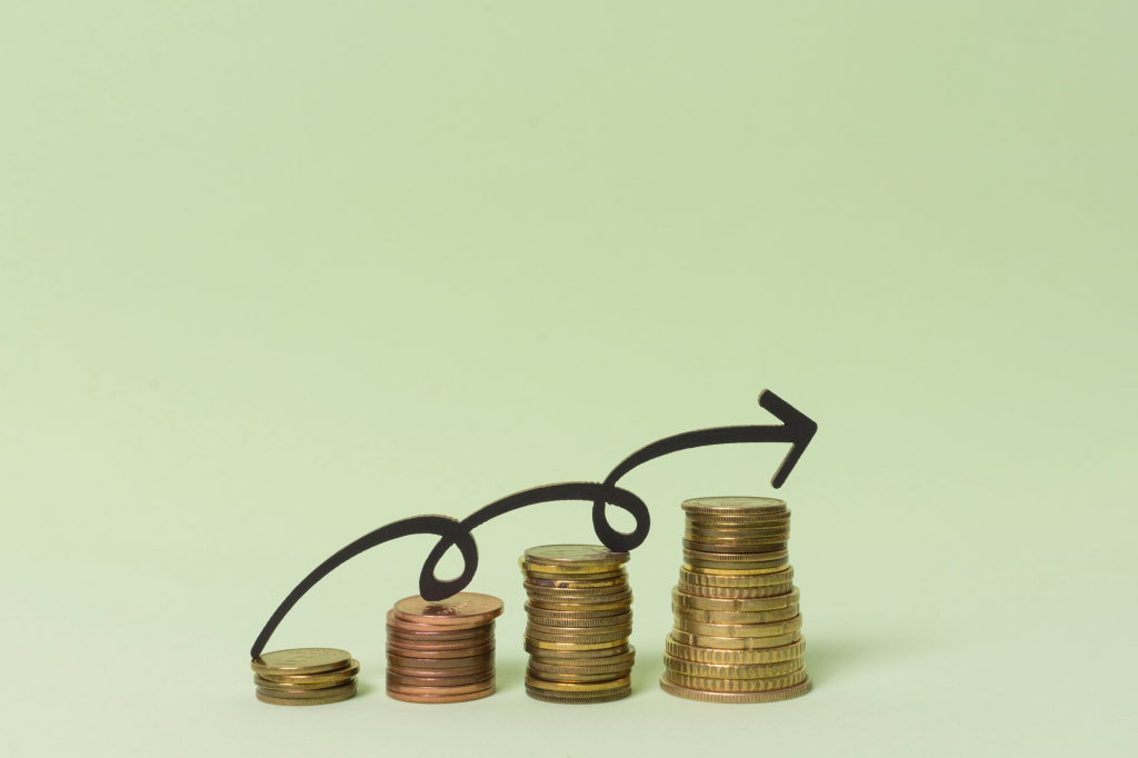 coins tower and an arrow that is black