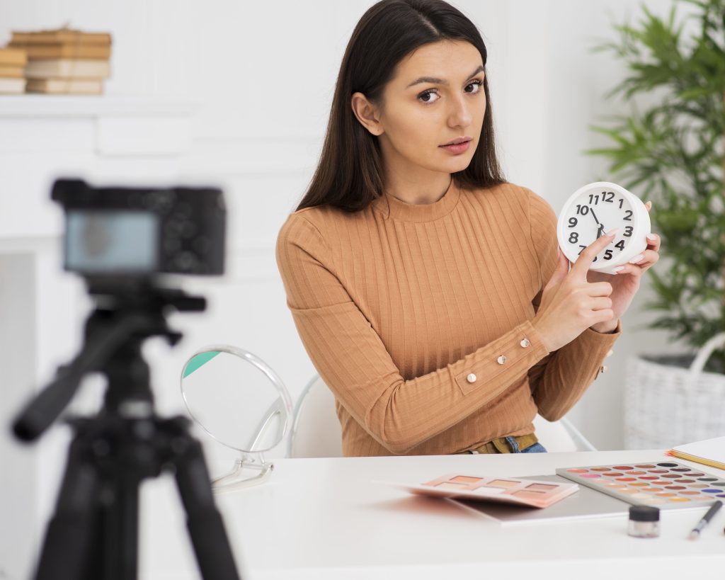 influencer showing a clock